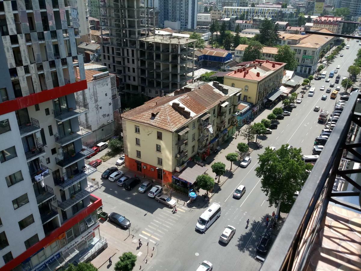 Квартира в центре Батуми Екстериор снимка